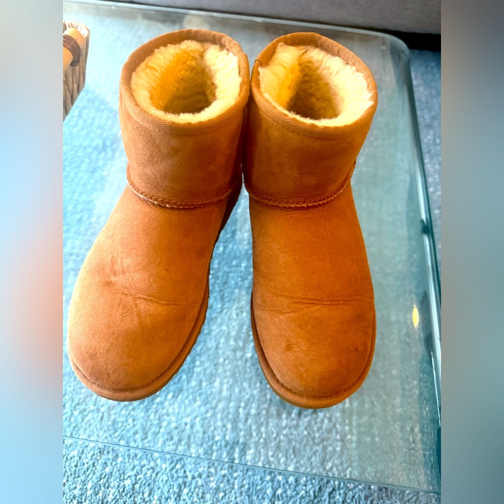 UGG Classic Bootie Gently Used size 7
